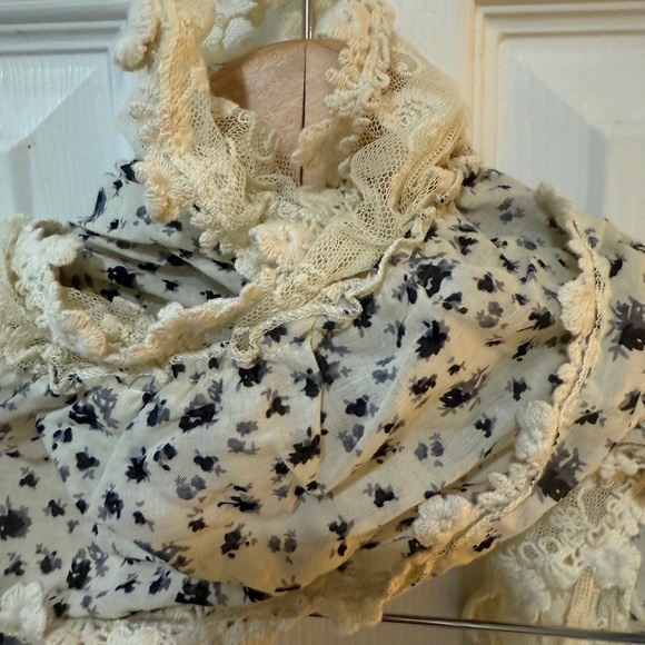 Frenchi Cream Black Lavender Summer Floral Lace Crochet Scarf - Picture 4 of 6